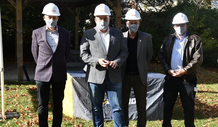 <p>Enbridge VP Jim Sanders, Bay of Quinte MPP and Energy Minister Todd Smith, Mayor Steve Ferguson and councillor Jamie Forrester at Monday&#8217;s announcement. (Submitted Photo)</p>
